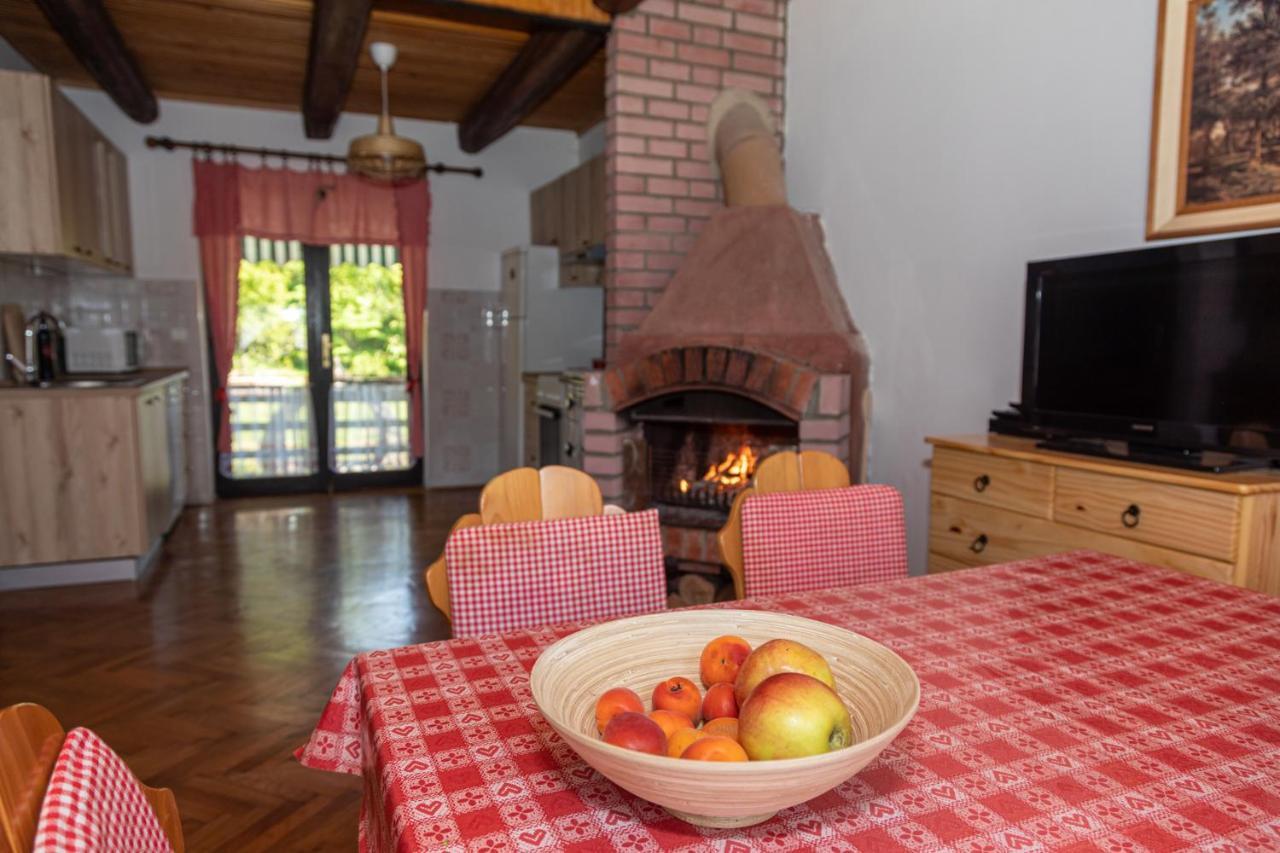 Forest Chalet Zalesina Bagian luar foto