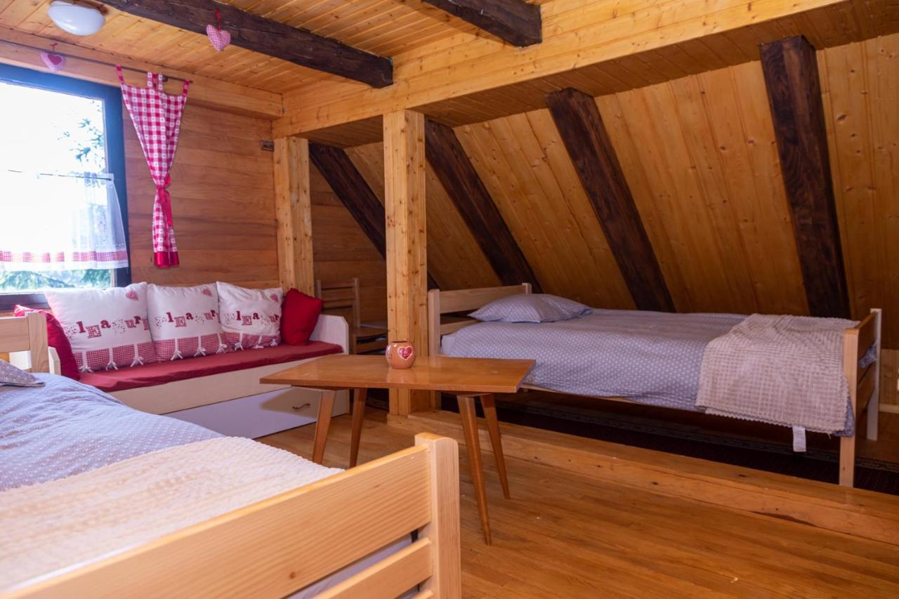 Forest Chalet Zalesina Bagian luar foto